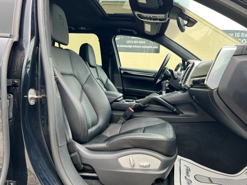 Used 2016 Porsche Cayenne AWD/4WD image 20