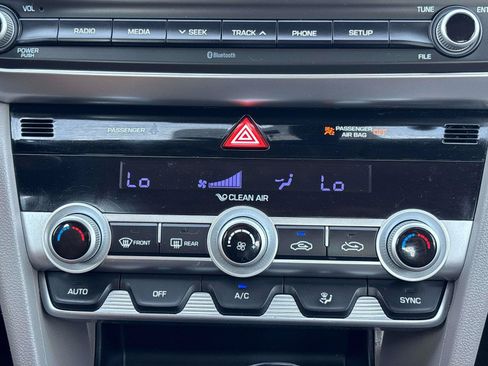 Used 2020 Hyundai Elantra SE w/ Cargo Package (C1) FWD image 19