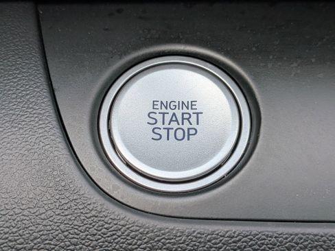 Certified 2025 Hyundai Elantra SEL image 28