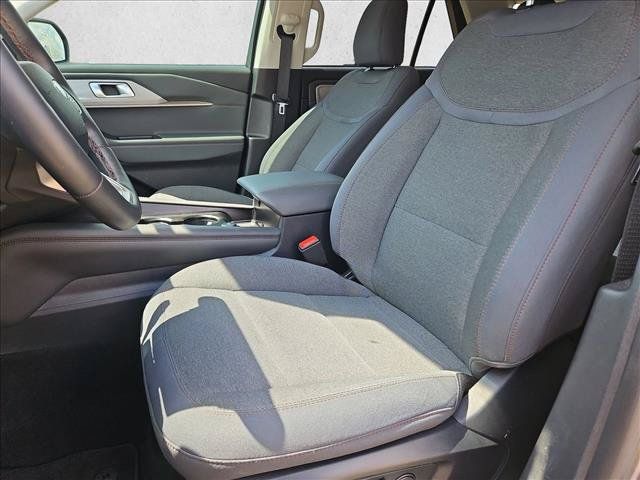 Used 2025 Ford Explorer Active RWD image 16
