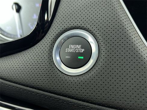 Used 2025 Cadillac XT6 Luxury image 17