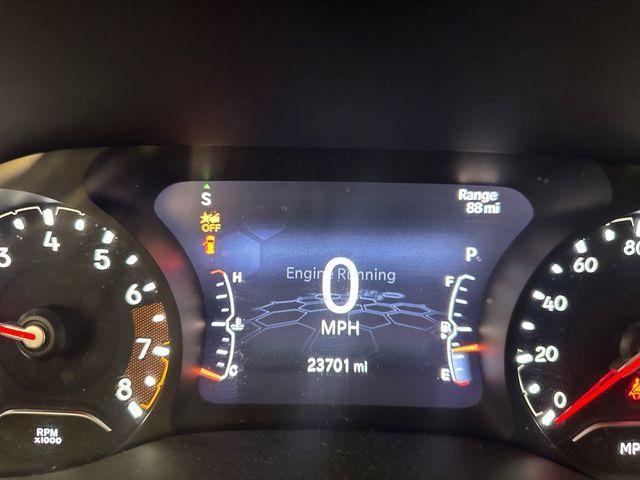 Used 2022 Jeep Compass Trailhawk w/ Trailhawk Convenience Group AWD/4WD image 23