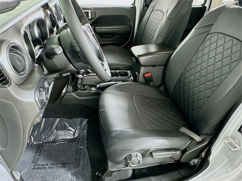 Used 2023 Jeep Wrangler Unlimited w/ Convenience Group image 9