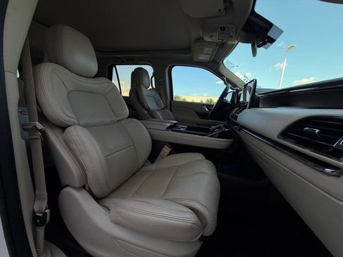 Used 2021 Lincoln Navigator L Reserve w/ Luxury Package RWD image 24