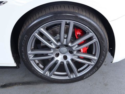 Used 2017 Maserati Ghibli S image 44