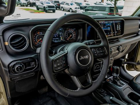 Used 2025 Jeep Gladiator Sport image 17