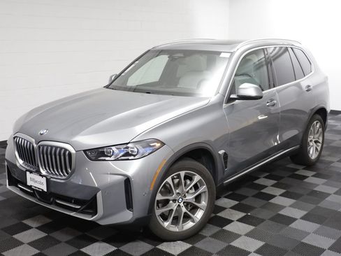 Certified 2024 BMW X5 xDrive40i w/ Premium Package AWD/4WD image 2