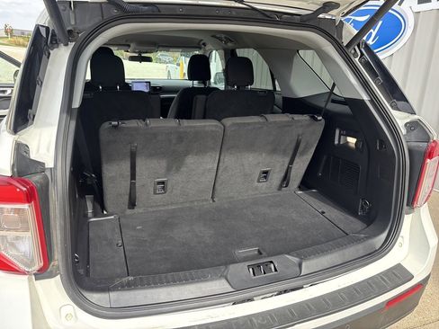 Used 2022 Ford Explorer XLT image 30