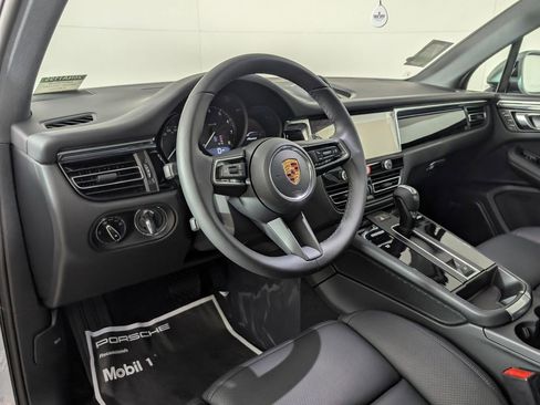 New 2026 Porsche Macan image 4