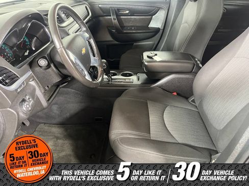 Used 2015 Chevrolet Traverse LT w/ Style and Technology Package FWD image 12