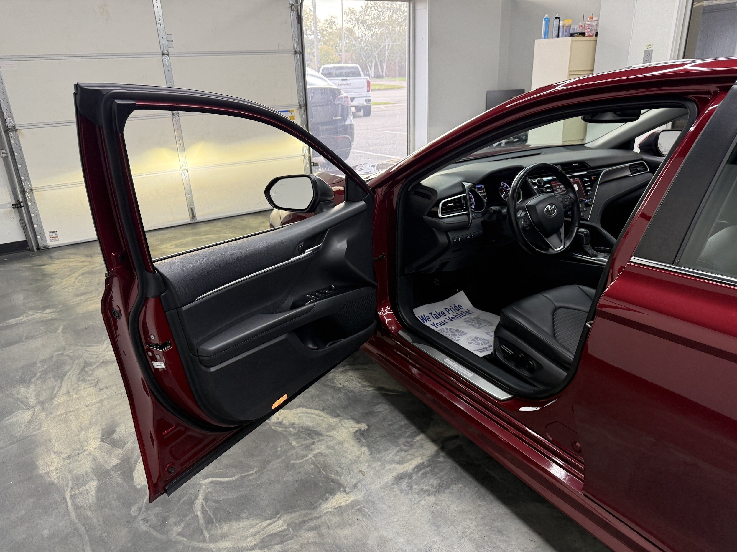 Used 2018 Toyota Camry FWD image 22