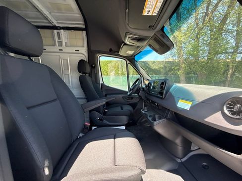 Used 2024 Mercedes-Benz Sprinter 3500 image 19