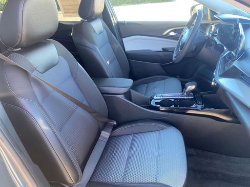 Used 2025 Chevrolet Trax LT image 41