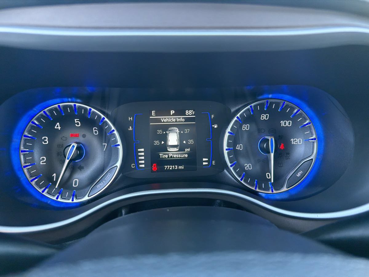 Used 2022 Chrysler Voyager LX FWD image 28