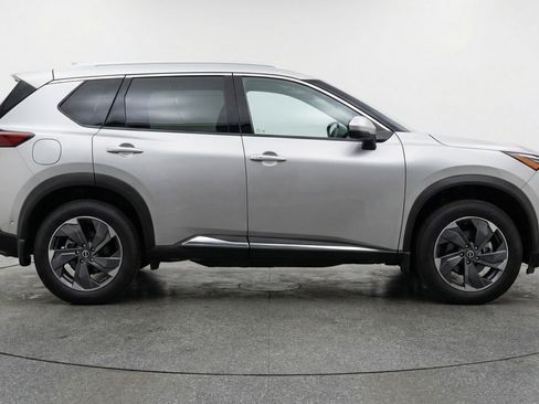 Used 2025 Nissan Rogue SV FWD image 11