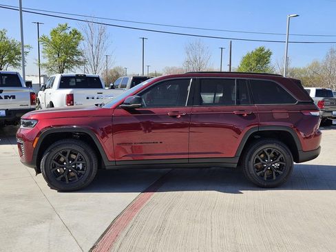 New 2026 Jeep Grand Cherokee Altitude image 2