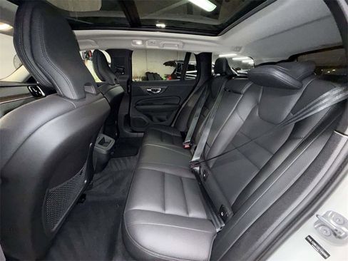 Used 2025 Volvo V60 B5 Cross Country Plus image 19