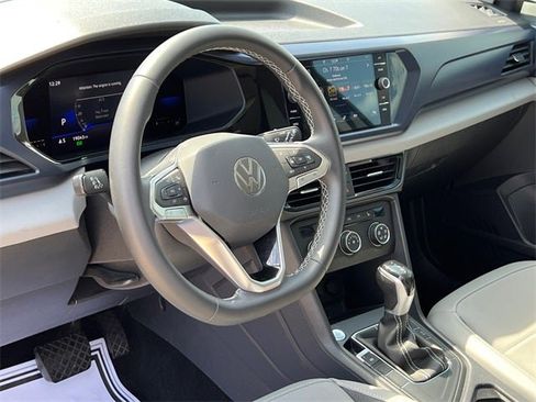 Used 2022 Volkswagen Taos SE w/ Panoramic Sunroof Package image 20