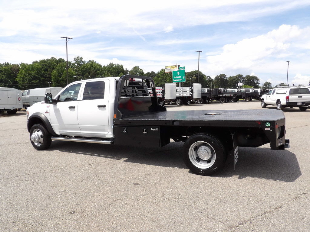 Used 2024 RAM 5500 Tradesman w/ Chrome Appearance Group AWD/4WD image 4