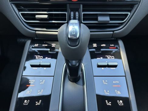 Certified 2025 Porsche Macan image 23