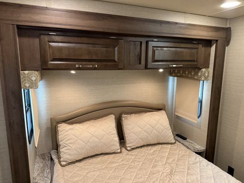 Used 2018 Ford E-450 and Econoline 450 Super Duty w/ Motorhome Prep Package RWD image 59