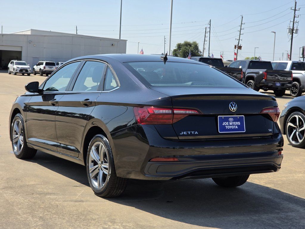 Used 2024 Volkswagen Jetta SE FWD image 7