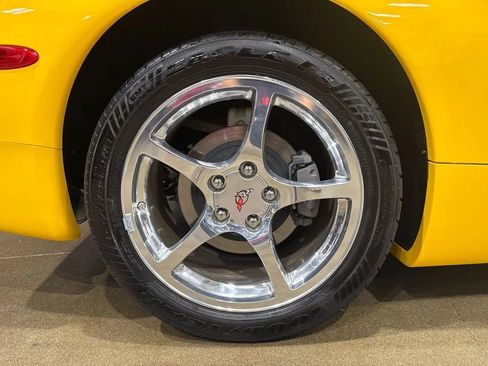 Used 2004 Chevrolet Corvette Convertible w/ Preferred Equipment Group RWD image 32
