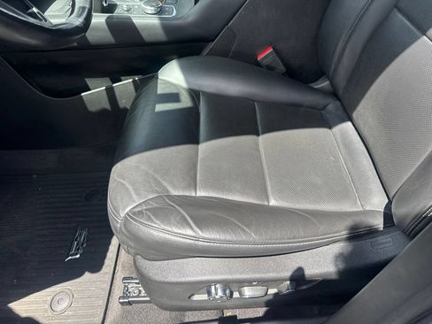 Used 2024 Cadillac XT4 Premium Luxury w/ Technology Package FWD image 15