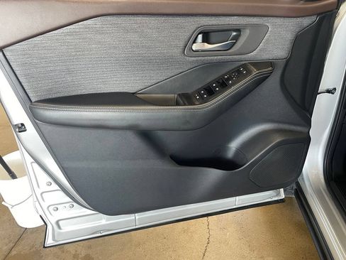 Certified 2023 Nissan Rogue SV FWD image 9
