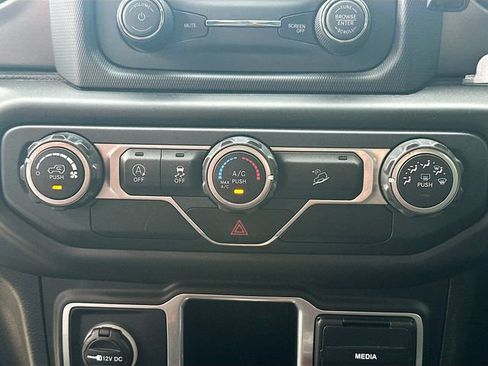 Used 2018 Jeep Wrangler Sport image 17