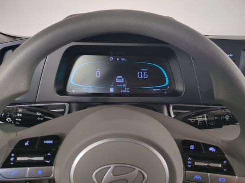 Used 2025 Hyundai Elantra SE FWD image 31