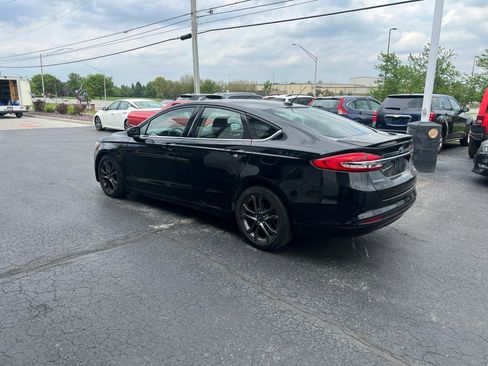 Used 2018 Ford Fusion SE w/ Fusion SE Technology Package FWD image 3