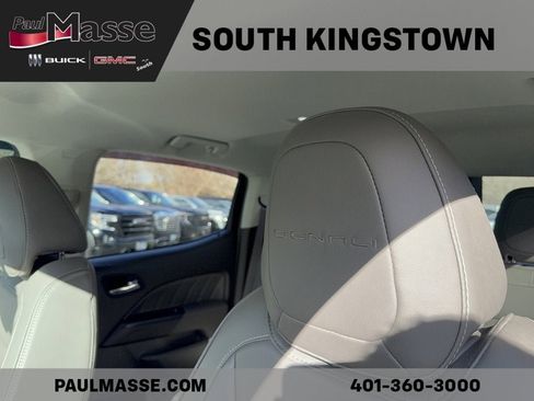 Used 2022 GMC Canyon Denali image 10