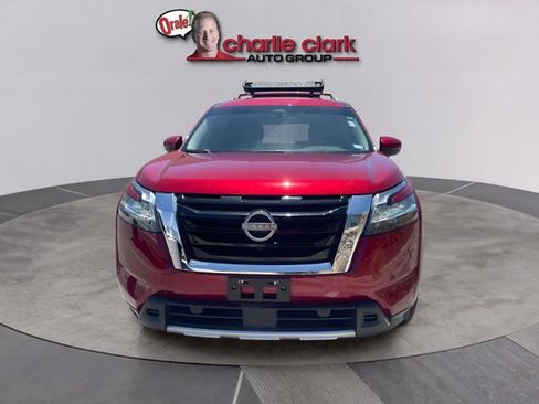 Certified 2024 Nissan Pathfinder SL FWD image 9