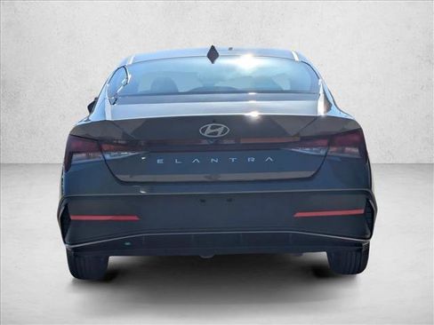 New 2026 Hyundai Elantra SE FWD image 8