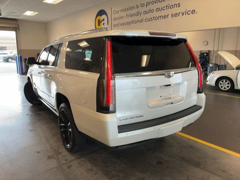 Used 2019 Cadillac Escalade ESV Premium Luxury image 6