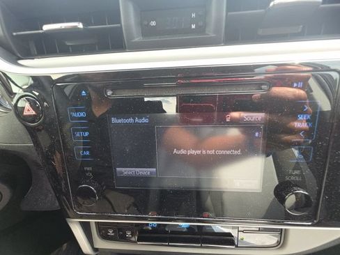 Used 2019 Toyota Corolla LE FWD image 11