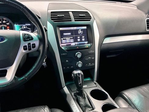 Used 2014 Ford Explorer XLT w/ Equipment Group 202A image 3