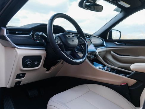 New 2025 Jeep Grand Cherokee Limited w/ Trailer Tow Package image 17