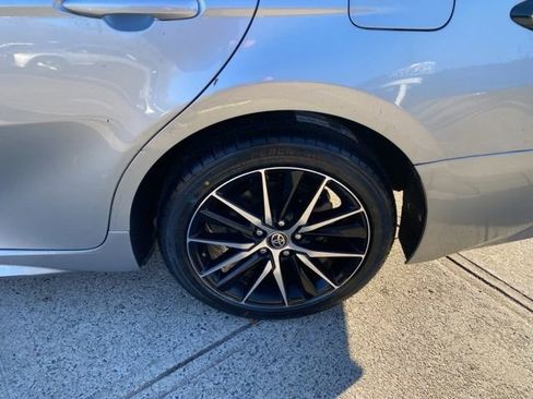 Used 2022 Toyota Camry SE image 5