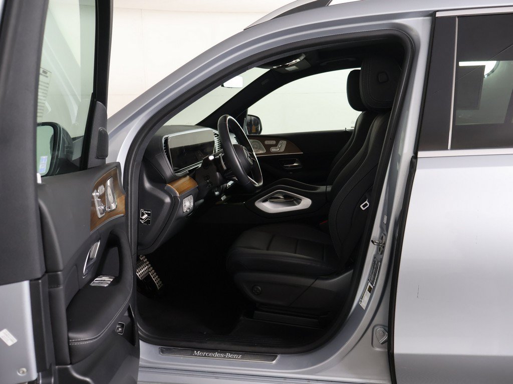 Used 2025 Mercedes-Benz GLS 450 4MATIC w/ AMG Line Exterior image 35