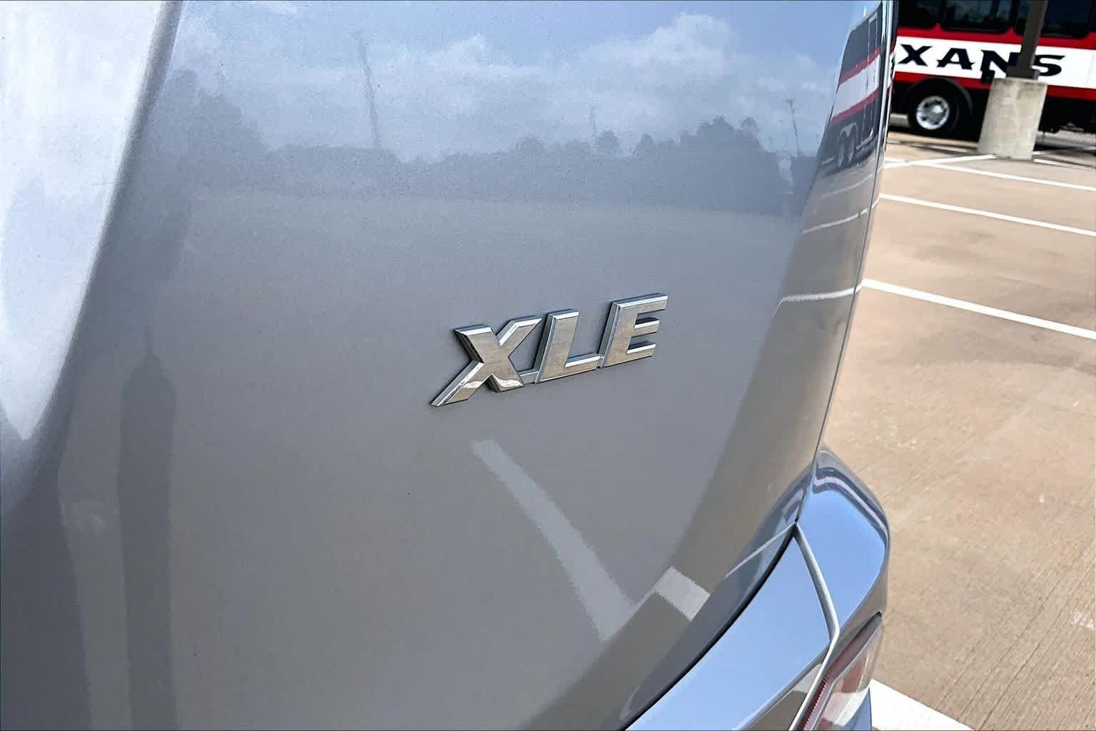 Used 2018 Toyota RAV4 XLE FWD image 10