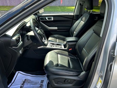Used 2021 Ford Explorer XLT w/ Equipment Group 202A image 26