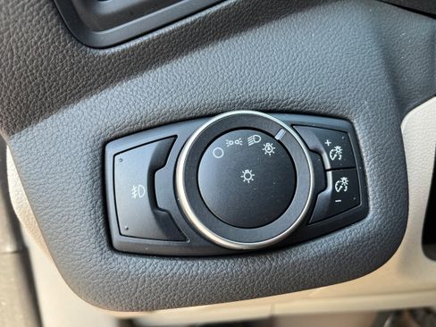 Used 2016 Ford C-MAX Energi SEL w/ Equipment Group 301A FWD image 16