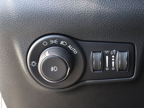 New 2026 Jeep Compass Latitude image 11