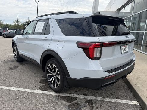Used 2026 Ford Explorer ST-Line AWD/4WD image 3
