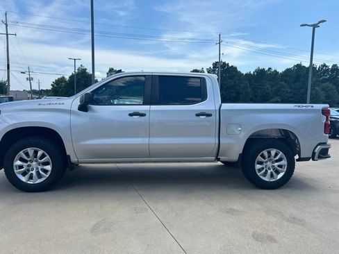 Used 2020 Chevrolet Silverado 1500 Custom w/ Custom Value Package AWD/4WD image 5
