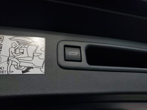 Used 2024 Toyota Highlander XLE image 10