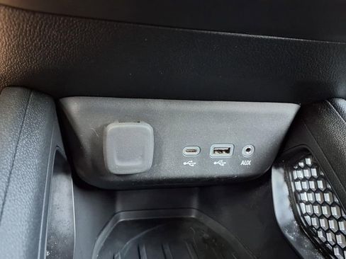Used 2023 Chevrolet TrailBlazer LT FWD image 9