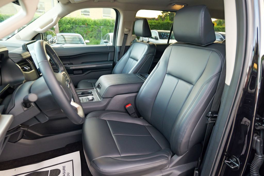 Used 2023 Ford Expedition XLT AWD/4WD image 20